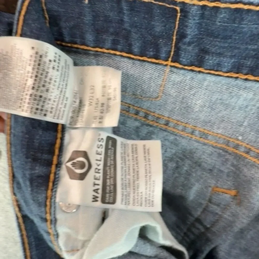 Levis note missing